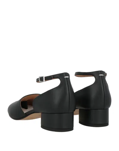Maison Margiela Solid Color Courts In Black
