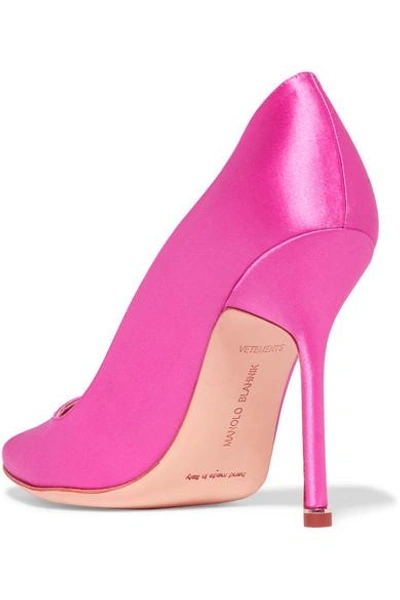 Shop Vetements + Manolo Blahnik Printed Satin Pumps In Bright Pink