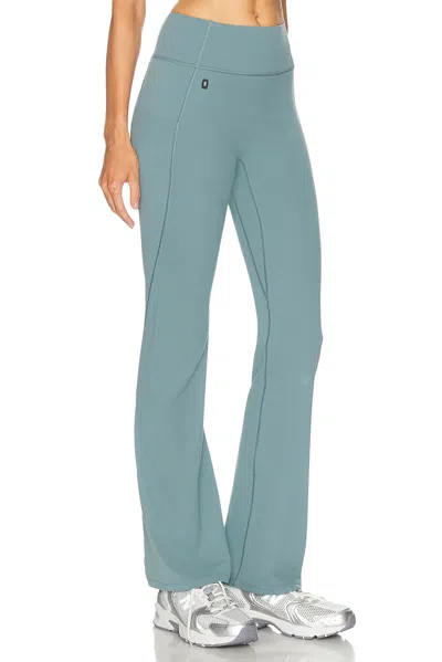 On Studio Flared 32 Pant In Agave