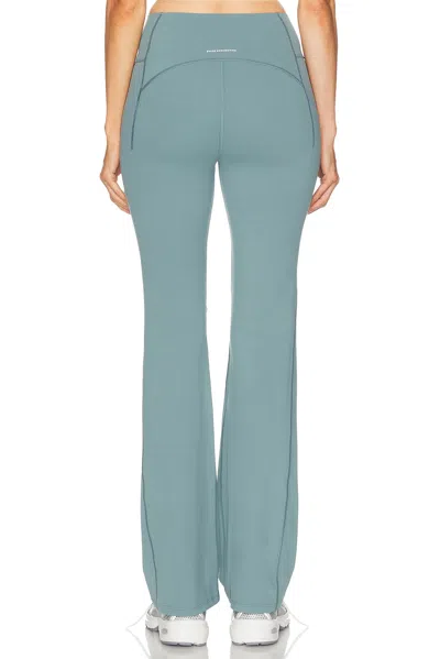 On Studio Flared 32 Pant In Agave