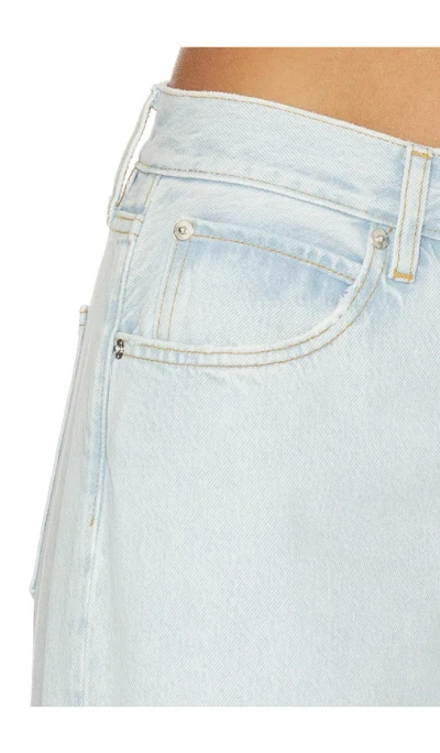 Frame The Pixie Petite Leo Jeans In Denim-light