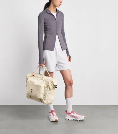 On Track Pack 35l Lite Bag In Ivory