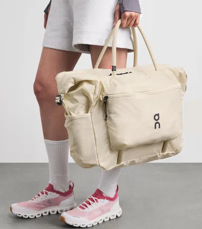 On Track Pack 35l Lite Bag In Ivory