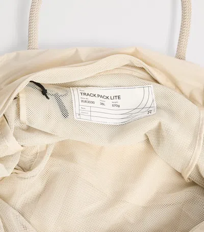 On Track Pack 35l Lite Bag In Ivory