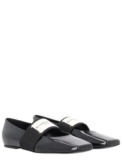 Givenchy Flat In Black