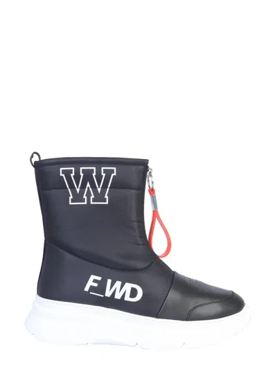 Forward Leather With Zip Closure Boot In Black