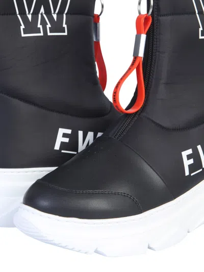 Forward Leather With Zip Closure Boot In Black