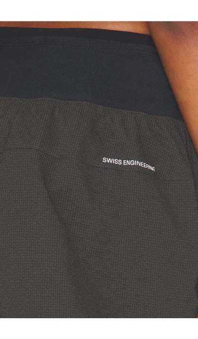 On Performance Volt Shorts In Gray