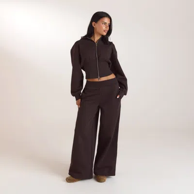 Lounge Dark Chocolate In Brown