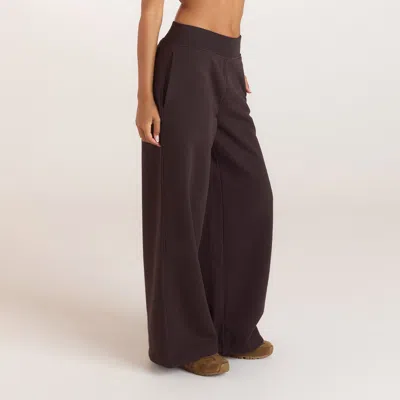 Lounge Dark Chocolate In Brown