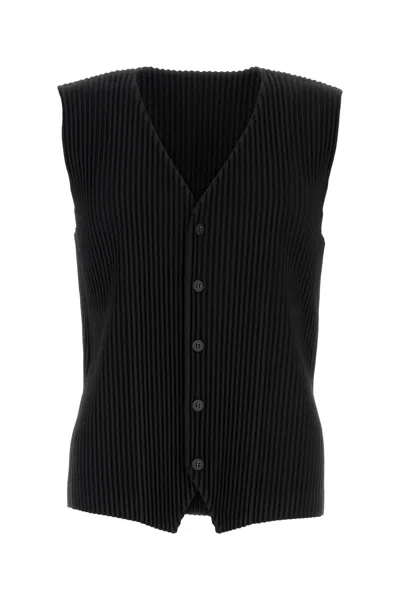 Issey Miyake Pleated V-neck Vest In Black