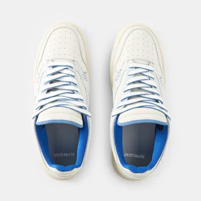 Represent Versatile And Practical Shoes In Multi