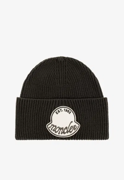 Moncler Logo Patch Classic Knit Beanie In Brown