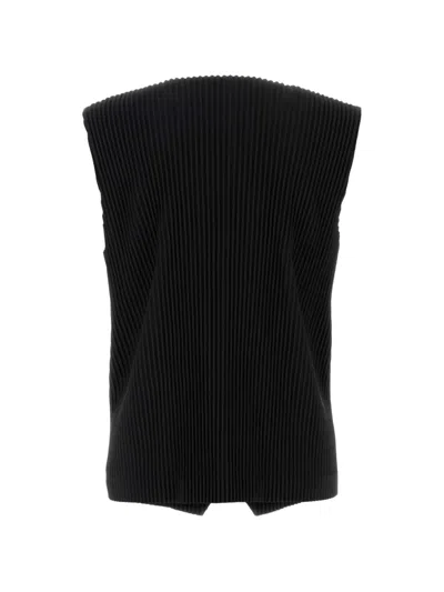 PLEATED V-NECK VEST