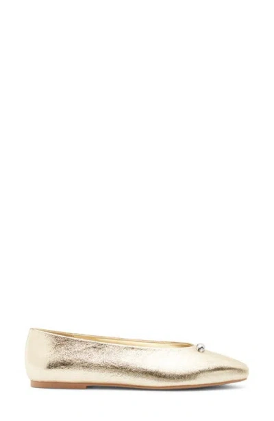 Abound Hayden Flat In Gold