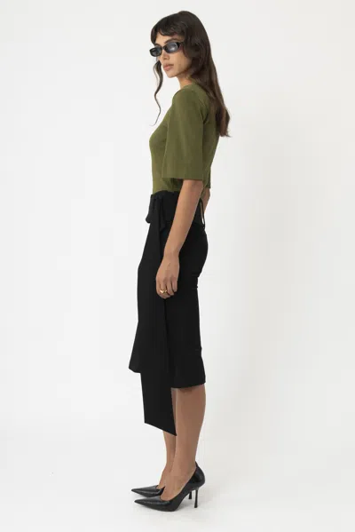 Arakii Structured Shoulder T-shirt In Deep Green