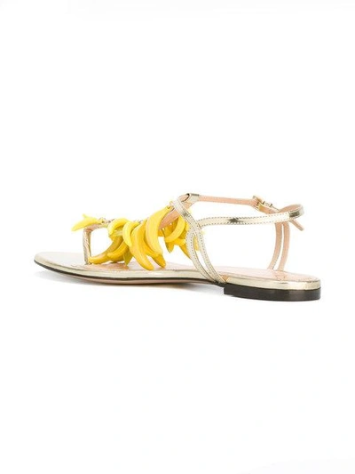 香蕉镶嵌凉鞋