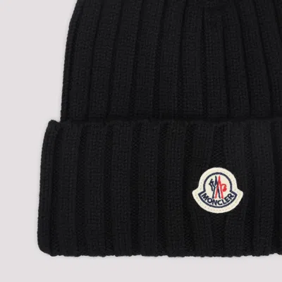 Moncler Mol20933b00036a9327999bb Ribbed Merino Wool Beanie In Black