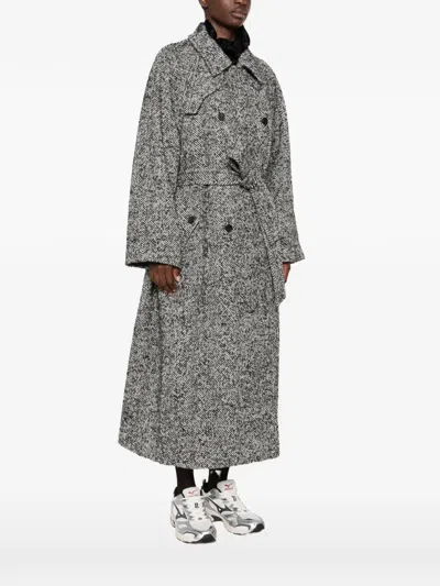 Juunj Herringbone-pattern Belted Coat In Gray