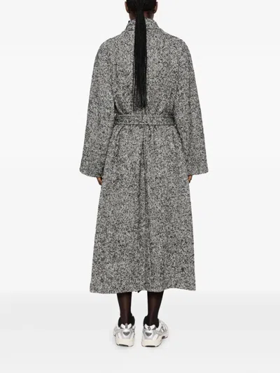 Juunj Herringbone-pattern Belted Coat In Gray
