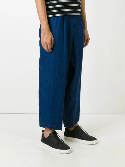 Shop Yohji Yamamoto Cropped Tuck Pants - Blue