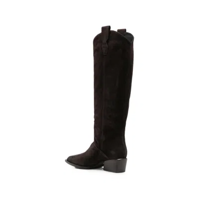 Poeve Pointed-toe Pull-on Boots In Brown