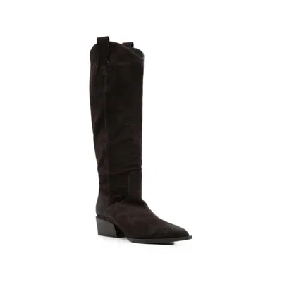 Poeve Pointed-toe Pull-on Boots In Brown