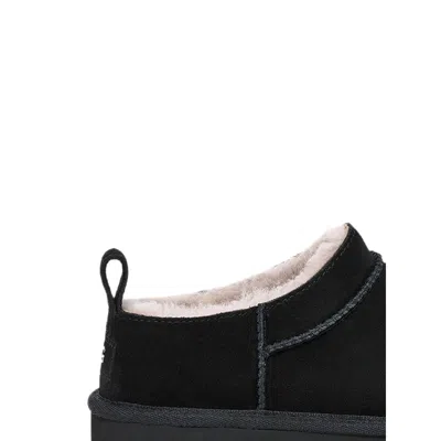 Ugg Black Solid Classic Boot. In Black
