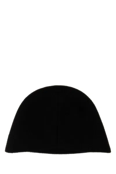 Uma Wang Berretto A Coste In Cashmere In Black