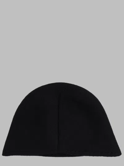 Uma Wang Berretto A Coste In Cashmere In Black