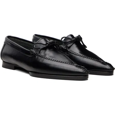 Hereu ブラック Aresta ポインティー ローファー In Black