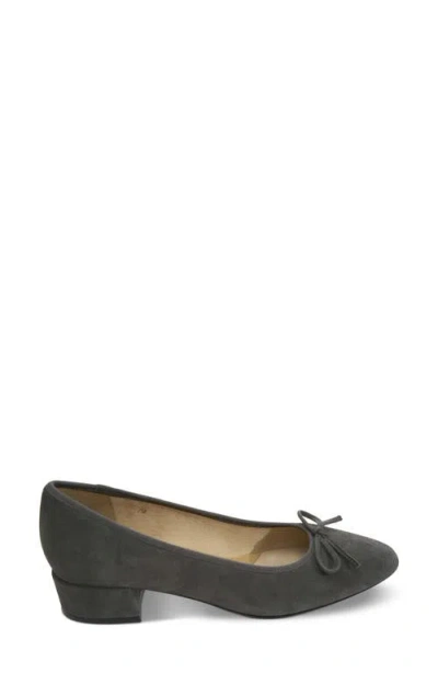Vaneli Aleka Leather Pump In Mouse