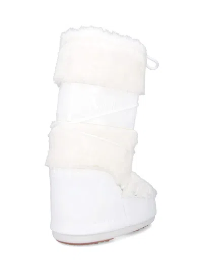 Moon Boot Lightweight Icon-style Winter Boot In White