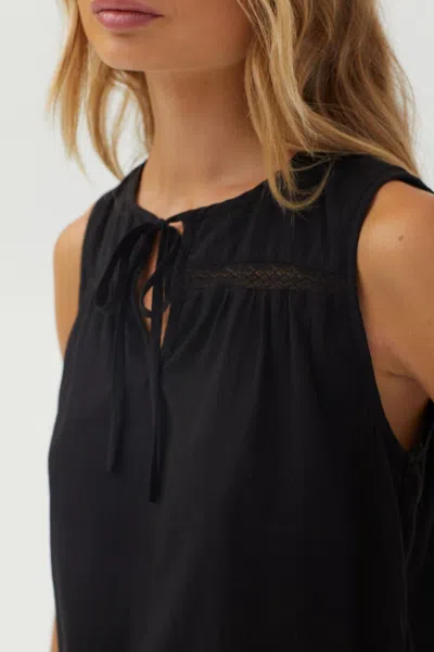 Bella Dahl Sleeveless Pullover In Black