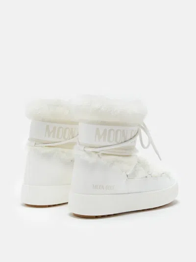 Moon Boot In White