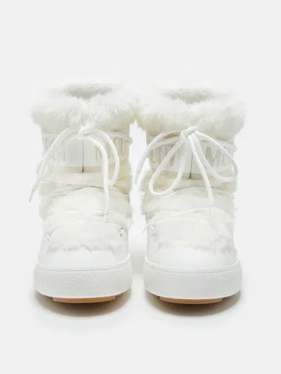 Moon Boot In White