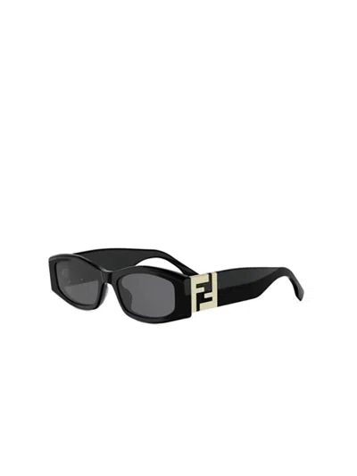 Fendi Fe40204i Rectangular Acetate Sunglasses In Black