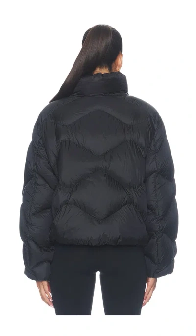 Lululemon 패딩자켓 In Black