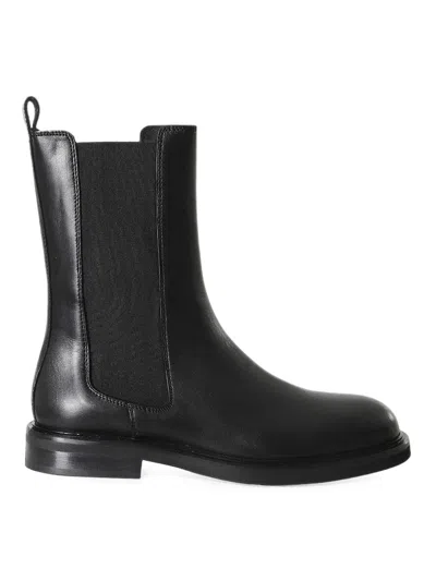 Poeve Elasticated-side Ankle Boots In Black