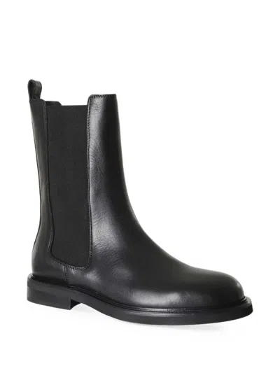 Poeve Elasticated-side Ankle Boots In Black