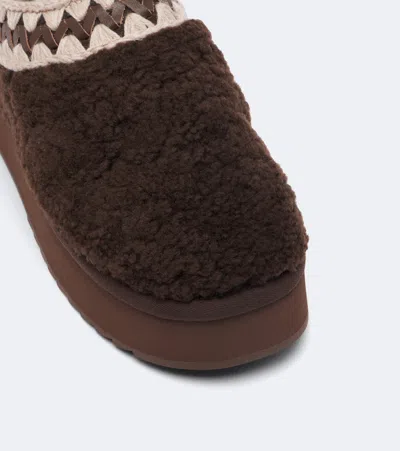 Mou Shearling Platform Mules In Brown