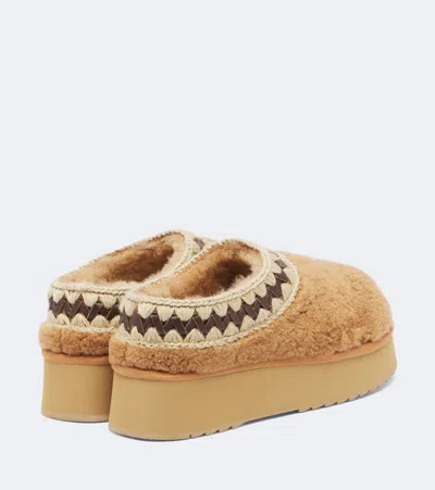 Mou Shearling Platform Mules In Brown