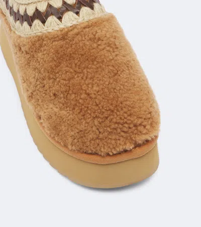 Mou Shearling Platform Mules In Brown