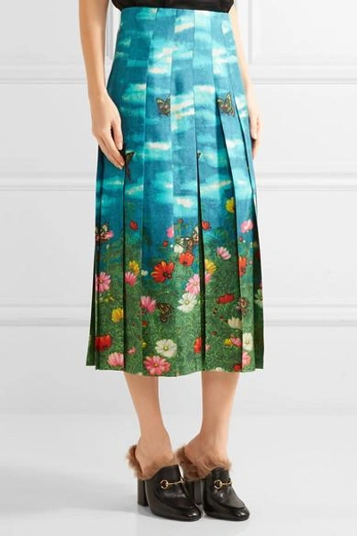 Shop Gucci Pleated Printed Silk-satin Skirt In Jade