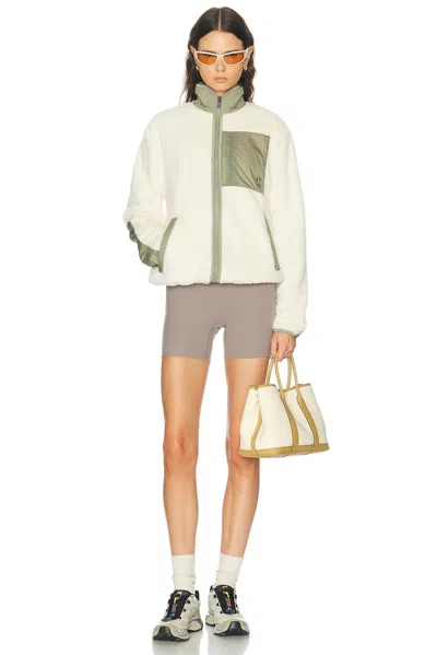 On Ascent Fleece Jacket In White