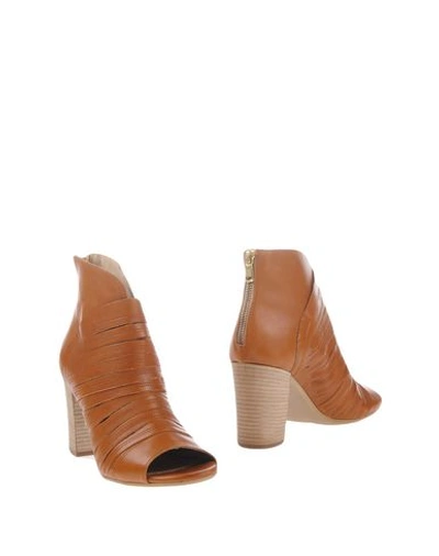 Manas Ankle Boot In Tan