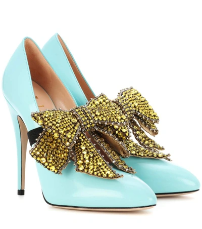 Shop Gucci Glossed-leather Pumps With Detachable Embellishment In Blue