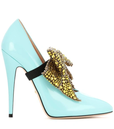 Shop Gucci Glossed-leather Pumps With Detachable Embellishment In Blue