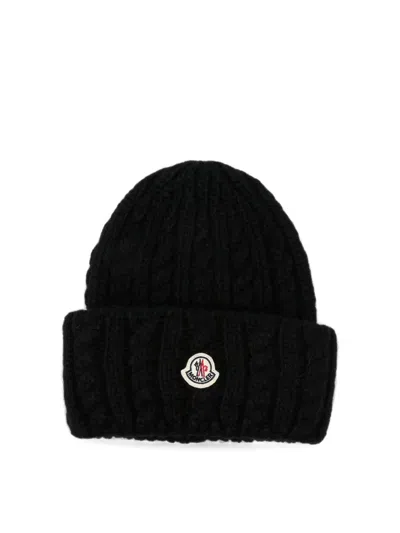 Moncler Mol20933b00036a9327999bb Ribbed Merino Wool Beanie In Black