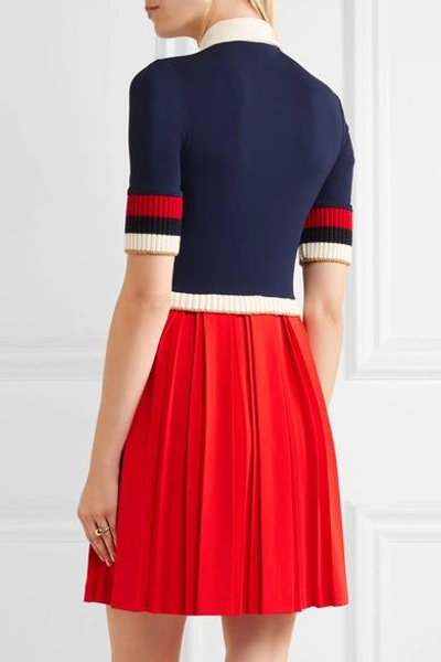 Shop Gucci Bow-detailed Ribbed Knit-trimmed Pleated Stretch-crepe Mini Dress In Red